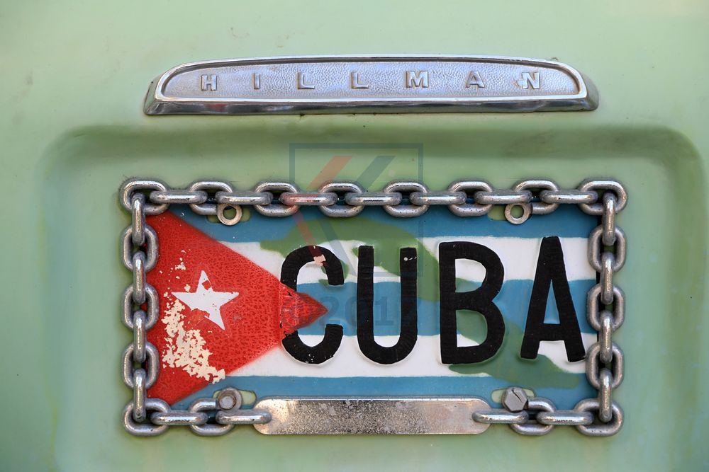 Schild an einem Auto in Havanna Schild an einem Auto in Havanna