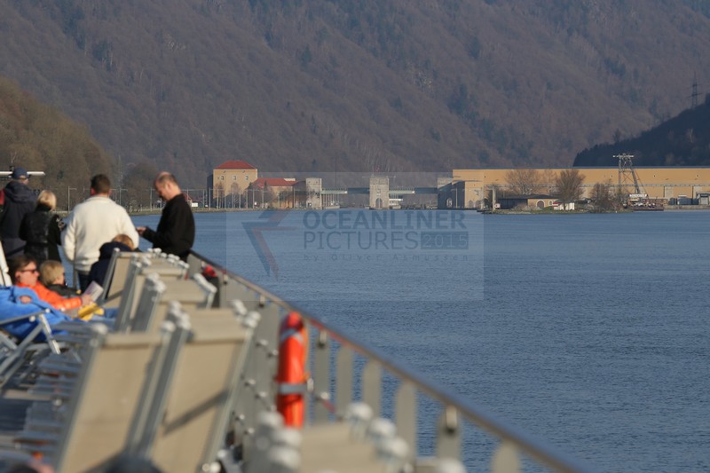 Schleuse Jochenstein Donau 28.03.2015