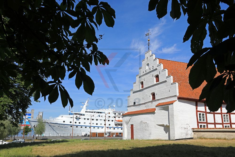 Schloss Aalborghus und Ocean Majesty
