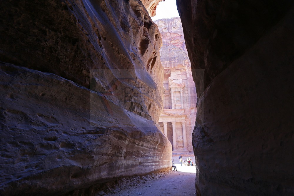 Schlucht mit Schatzhaus Felsenstadt Petra Schlucht mit Schatzhaus Felsenstadt Petra