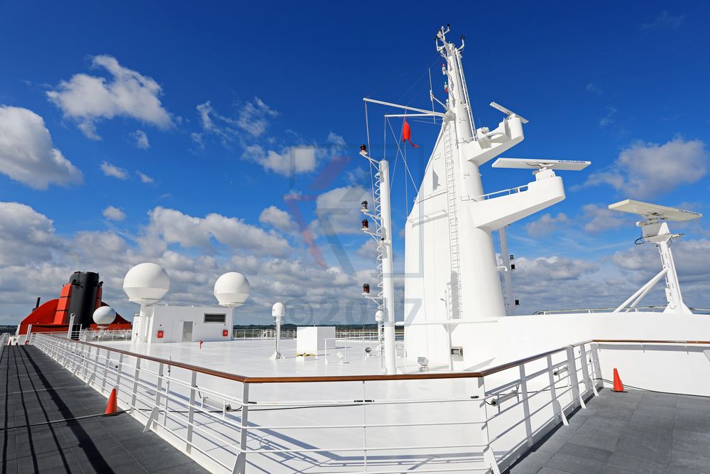 Signalmast und oberer Bereich Kabinendeck 13 Queen Mary 2