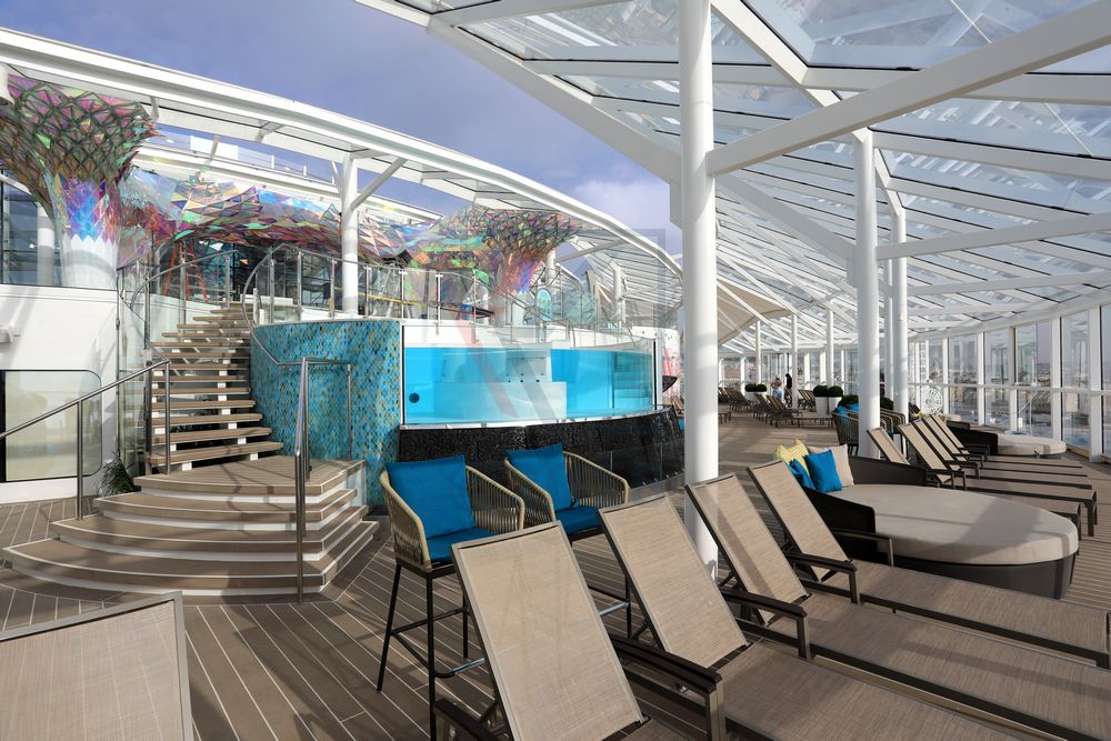 Solarium, Infinity Pool und The Big Wonder Kunstwerk Symphony of the Seas