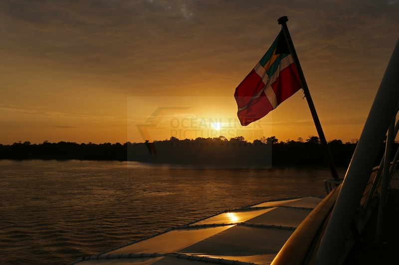 Sonnenaufgang am Amazonas 03.01.2015 Sonnenaufgang am Amazonas 03.01.2015