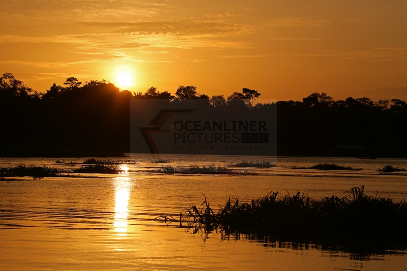Sonnenaufgang am Amazonas 04.01.2015 Sonnenaufgang am Amazonas 04.01.2015