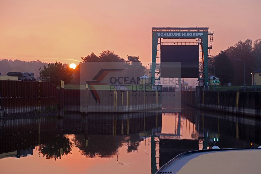 Sonnenaufgang an der Schleuse Niegripp Sonnenaufgang an der Schleuse Niegripp