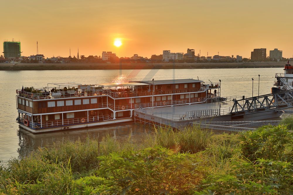 Sonnenaufgang in Phnom Penh mit MS Lan Diep, Kambodscha