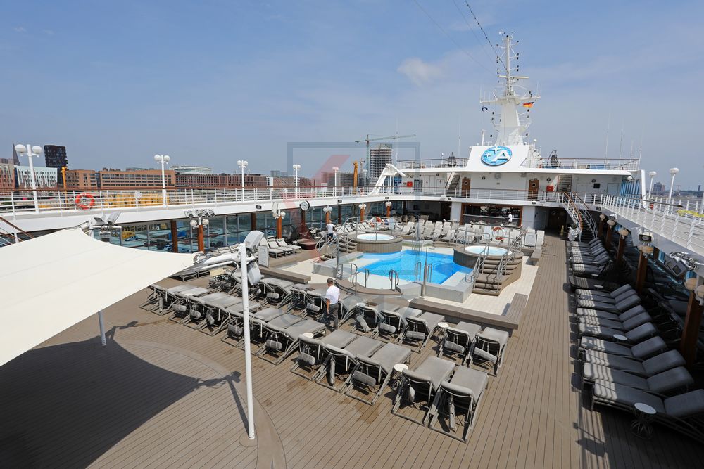 Sonnendeck, Swimming Pool und Whirlpools Azamara Journey