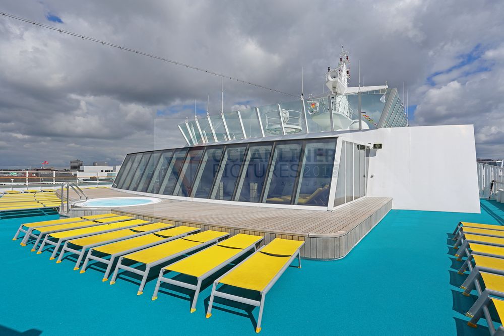 Sonnendeck Deck 11 mit Whirlpool AIDAvita