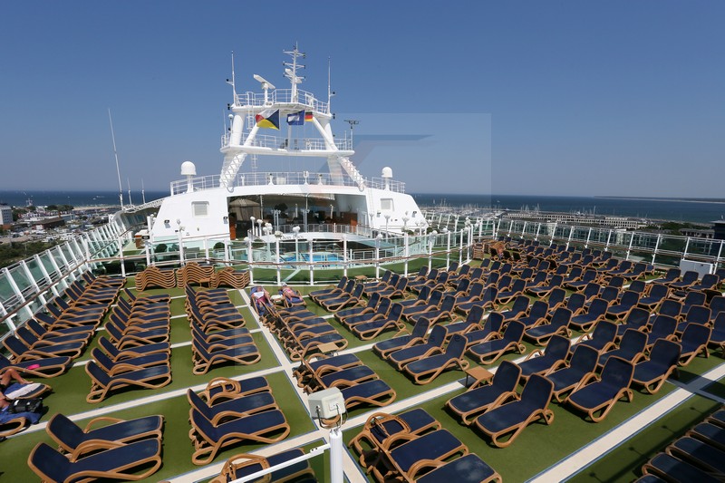 Sonnendeck Deck 17 MS Azura