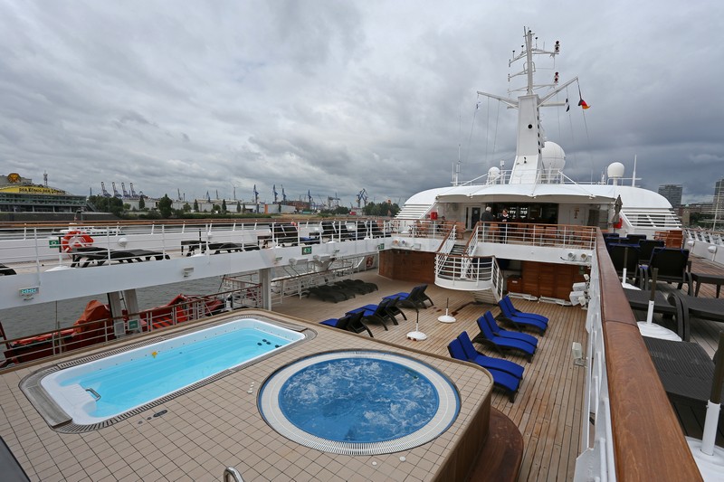 Sonnendeck mit SwimSpa und Whirlpool MS Star Legend Sonnendeck mit SwimSpa und Whirlpool MS Star Legend