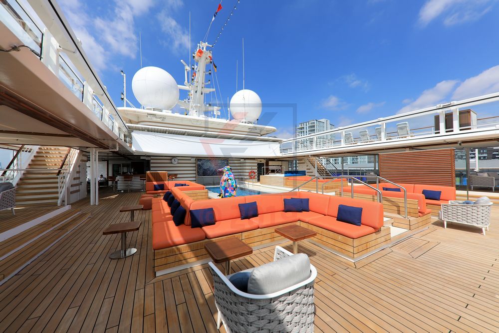 Sonnendeck und Pool Hanseatic nature