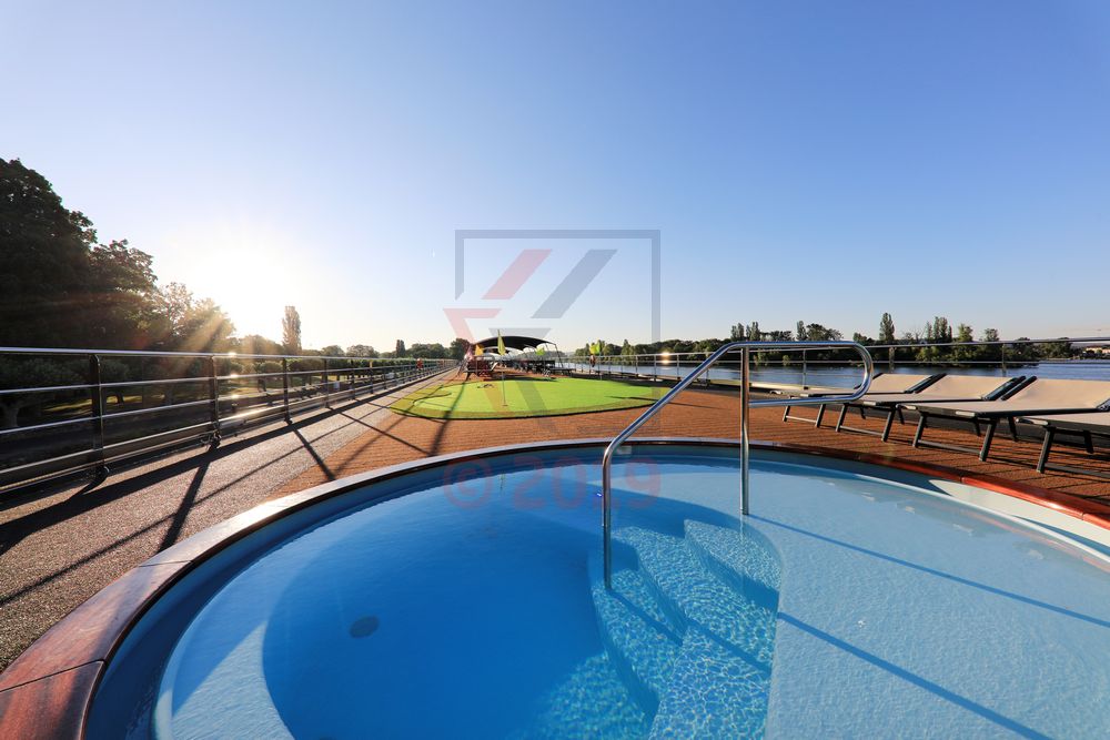 Sonnendeck und Putting Green MS Anna Katharina Sonnendeck und Putting Green MS Anna Katharina