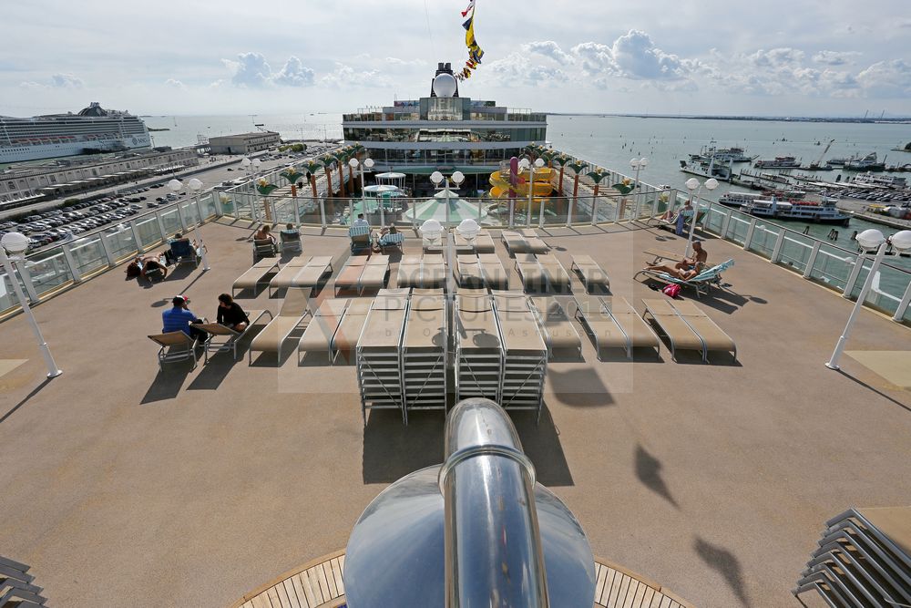 Sonnendecks und Freiflächen Norwegian Jade