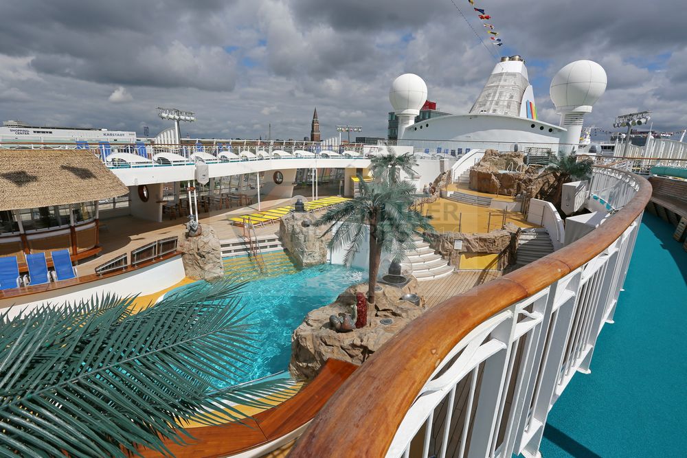 Sonnendecks und Poollandschaft AIDAvita