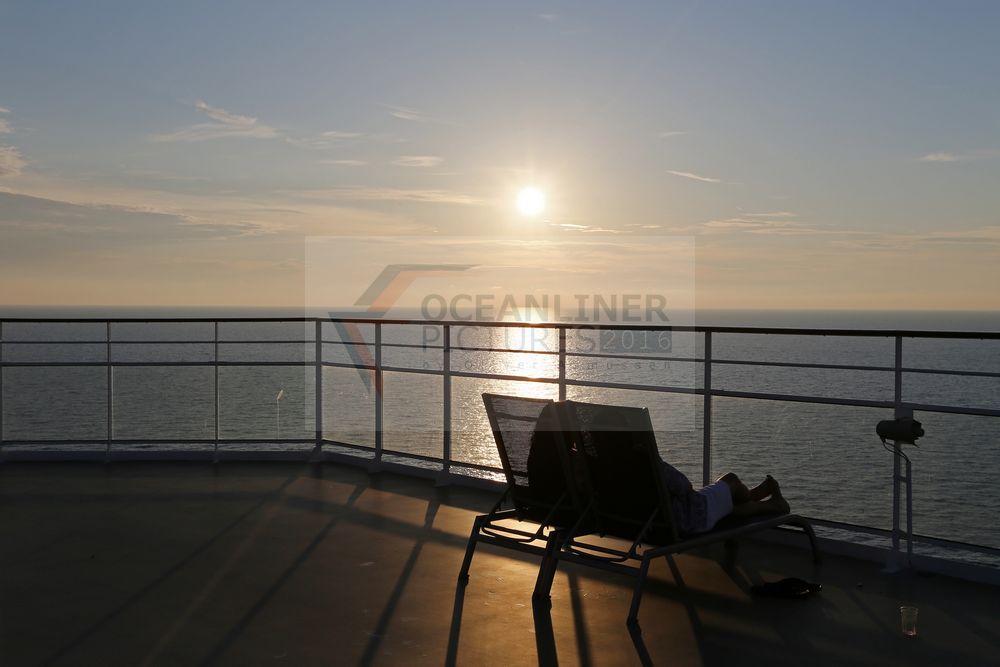 Sonnenuntergang an Bord der Norwegian Epic