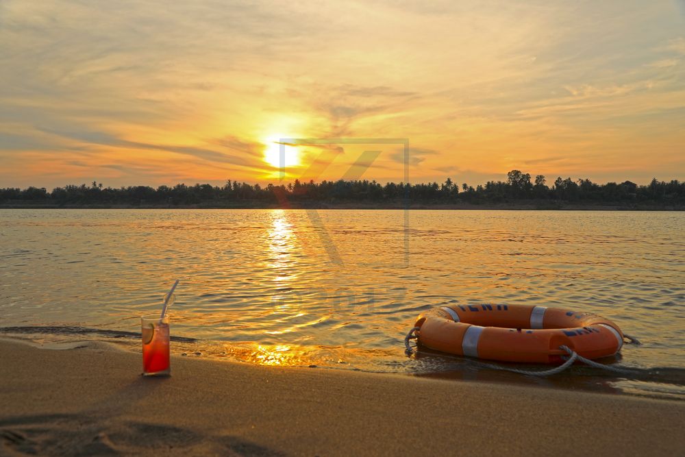 Sonnenuntergang auf Insel Koh Khsach Krao, Kambodscha Sonnenuntergang auf Insel Koh Khsach Krao, Kambodscha