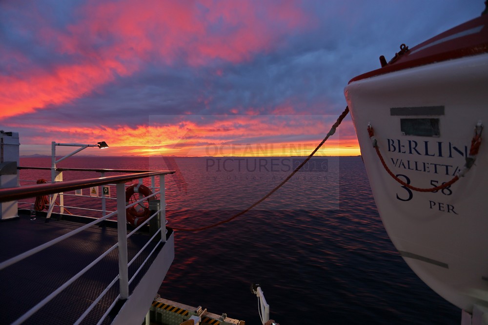 Sonnenuntergang MS Berlin im Roten Meer Sonnenuntergang MS Berlin im Roten Meer