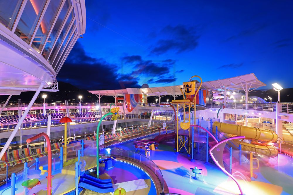 Splashaway Bay Pool am Abend Symphony of the Seas