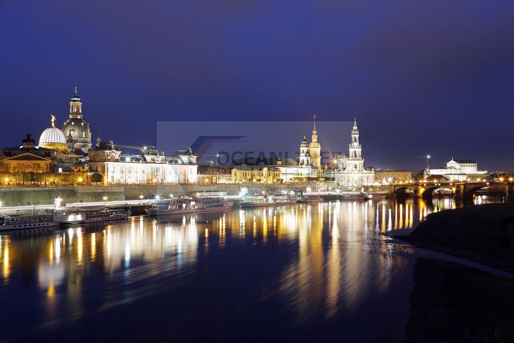 Stadtpanorama Dresden zur blauen Stunde Stadtpanorama Dresden zur blauen Stunde