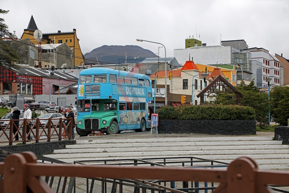 Stadtrundfahrt Bus am Hafen von Ushuaia