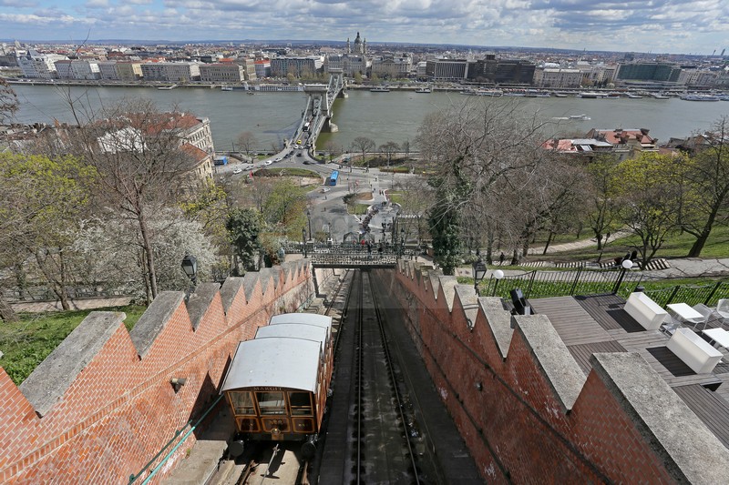 Standseilbahn auf Burgberg in Budapest 01.04.2015