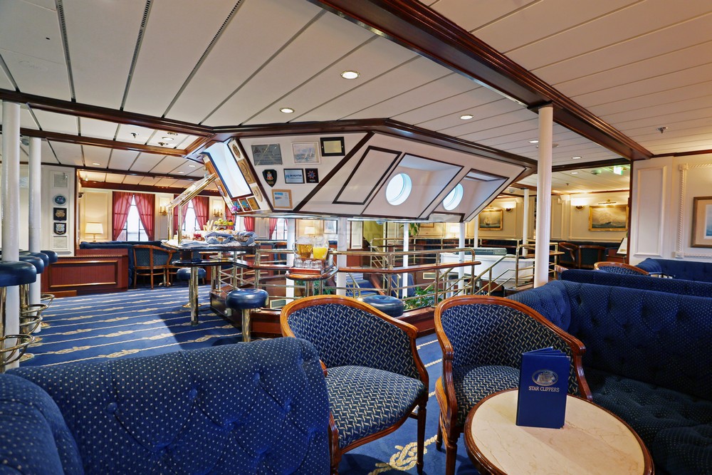 Star Flyer Piano Bar und Bullaugen zum Pool Star Flyer Piano Bar und Bullaugen zum Pool