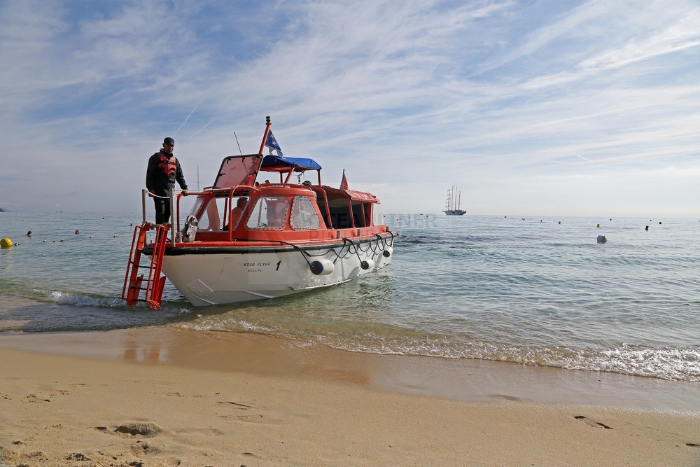 Star Flyer Tenderboot am Pampelonne beach in Frankreich Star Flyer Tenderboot am Pampelonne beach in Frankreich