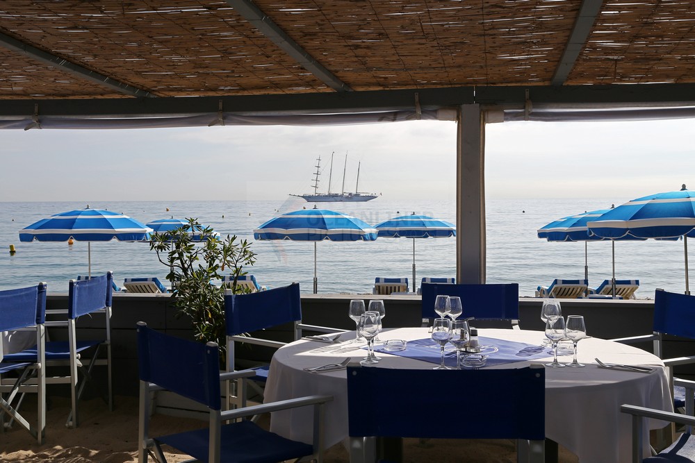 Star Flyer vor Cap 21 Pampelonne beach Saint-Tropez Star Flyer vor Cap 21 Pampelonne beach Saint-Tropez