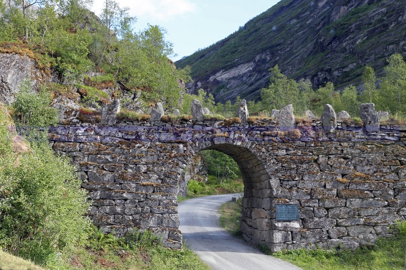 Steinbruecke der Knuten der Geirangerstrasse