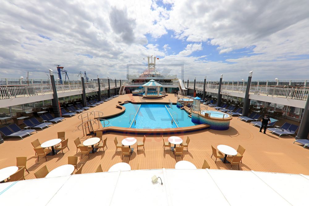 Swimming Pools and Sundeck Norwegian Pearl Swimming Pools and Sundeck Norwegian Pearl