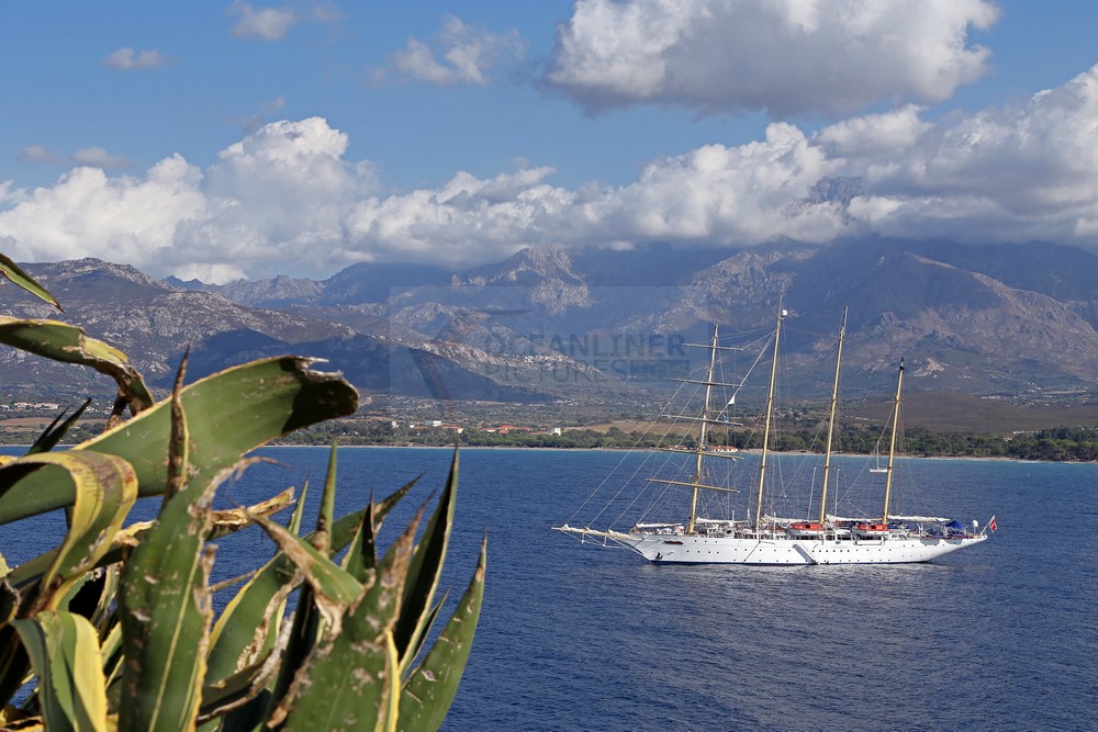SY Star Flyer auf Reede vor Calvi SY Star Flyer auf Reede vor Calvi