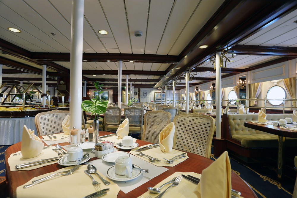 SY Star Flyer Dining Room