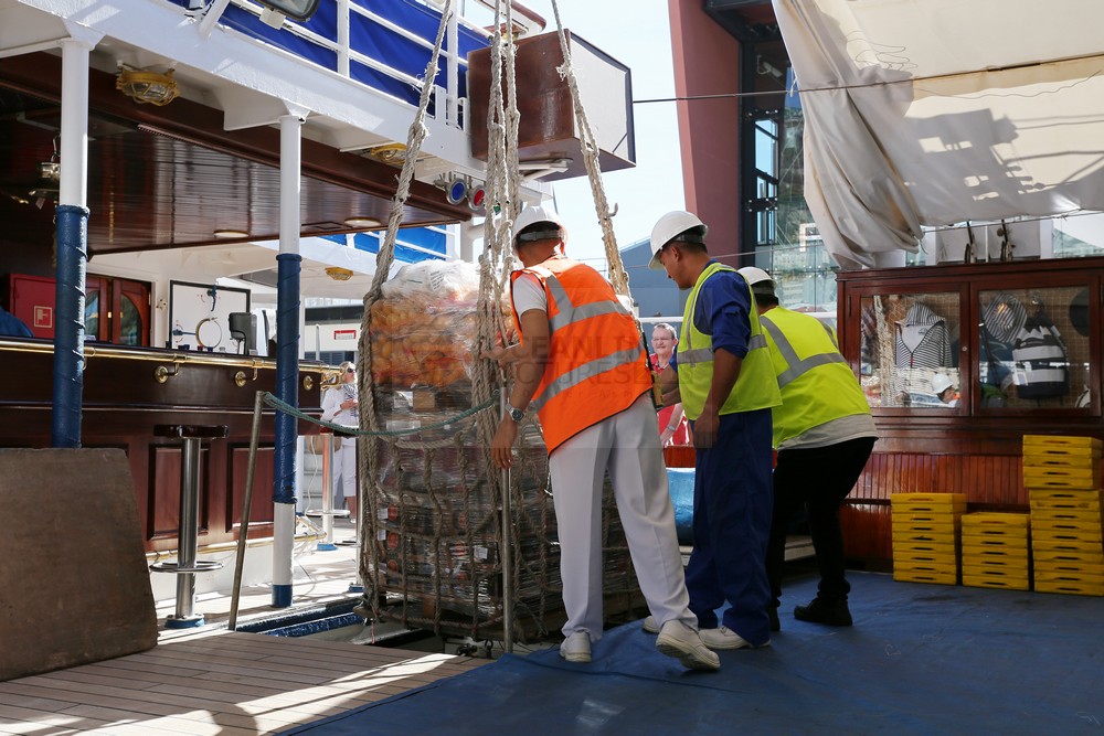 SY Star Flyer loading in Monaco