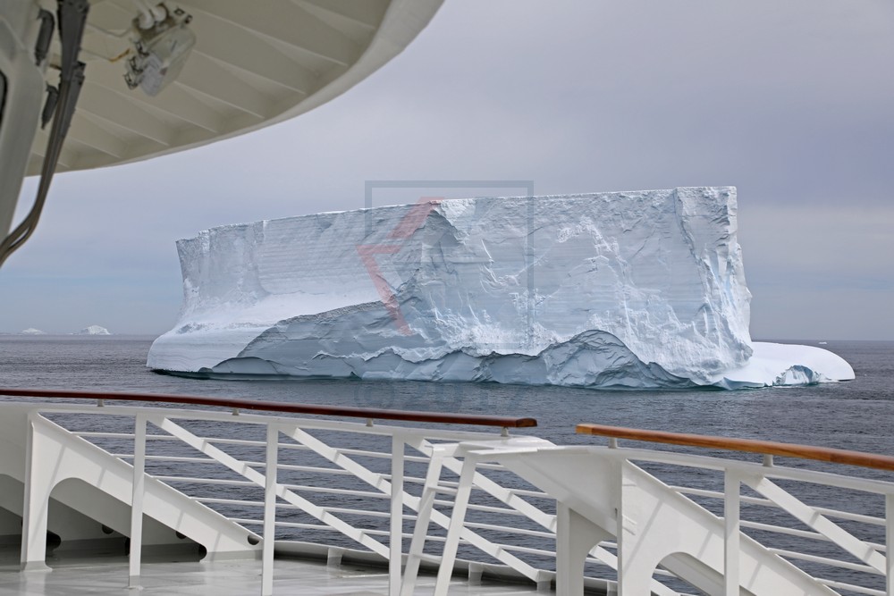 Tafeleisberg bei Wauwermans Islands, Antarktis Tafeleisberg bei Wauwermans Islands, Antarktis