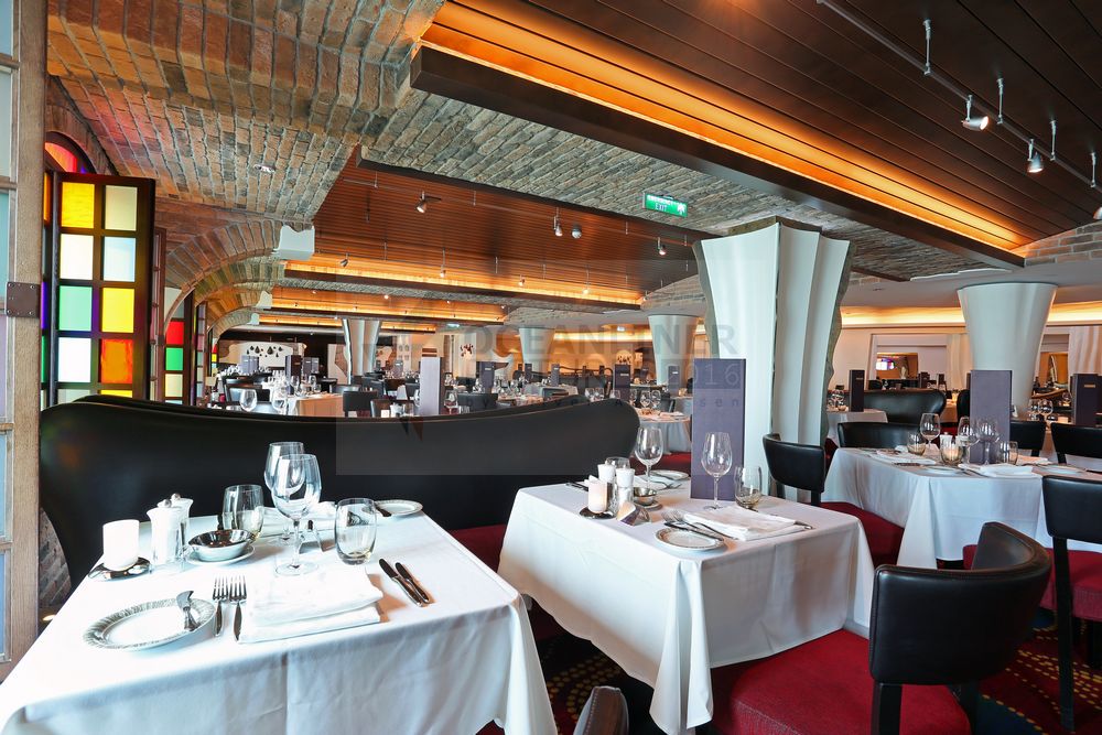 Taste Restaurant Norwegian Epic dinner set up