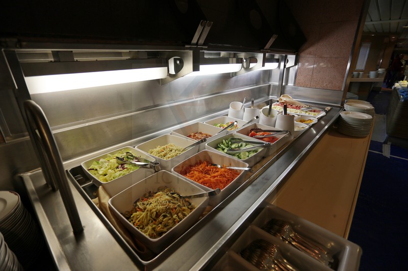 Teil des Salatbuffets fuer die Arbeiter am Abend MS Artania Teil des Salatbuffets fuer die Arbeiter am Abend MS Artania