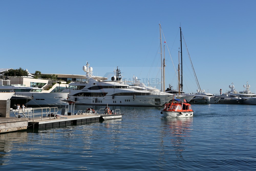 Tender der Star Flyer im Hafen von Cannes