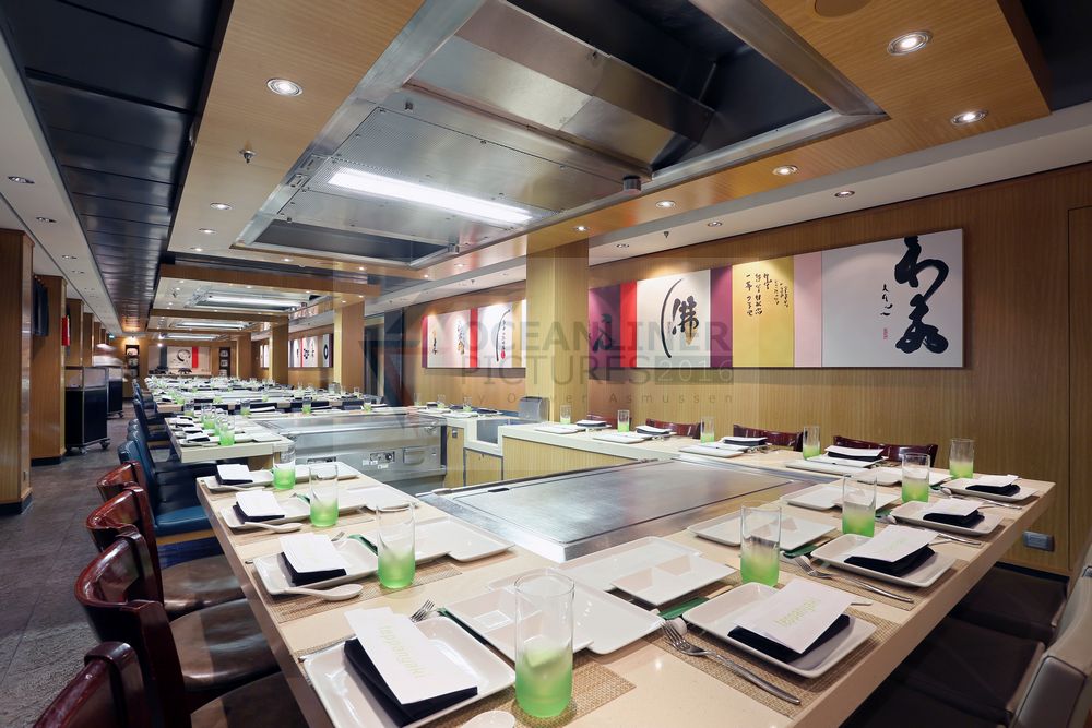 Teppanyaki Restaurant Norwegian Epic evening set up