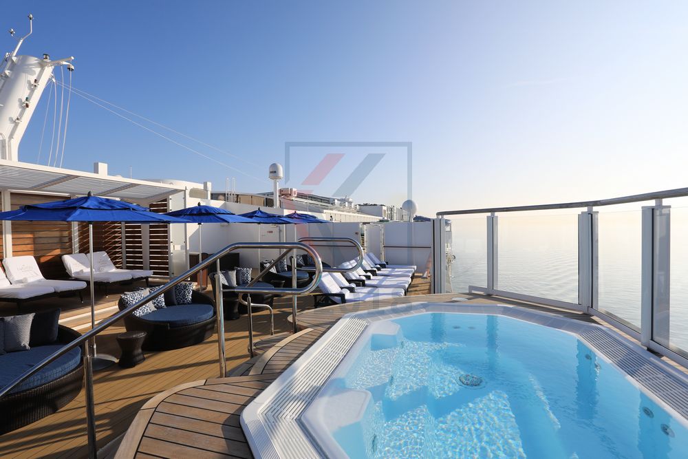 The Haven Courtyard Sonnendeck mit Whirlpool Norwegian Bliss