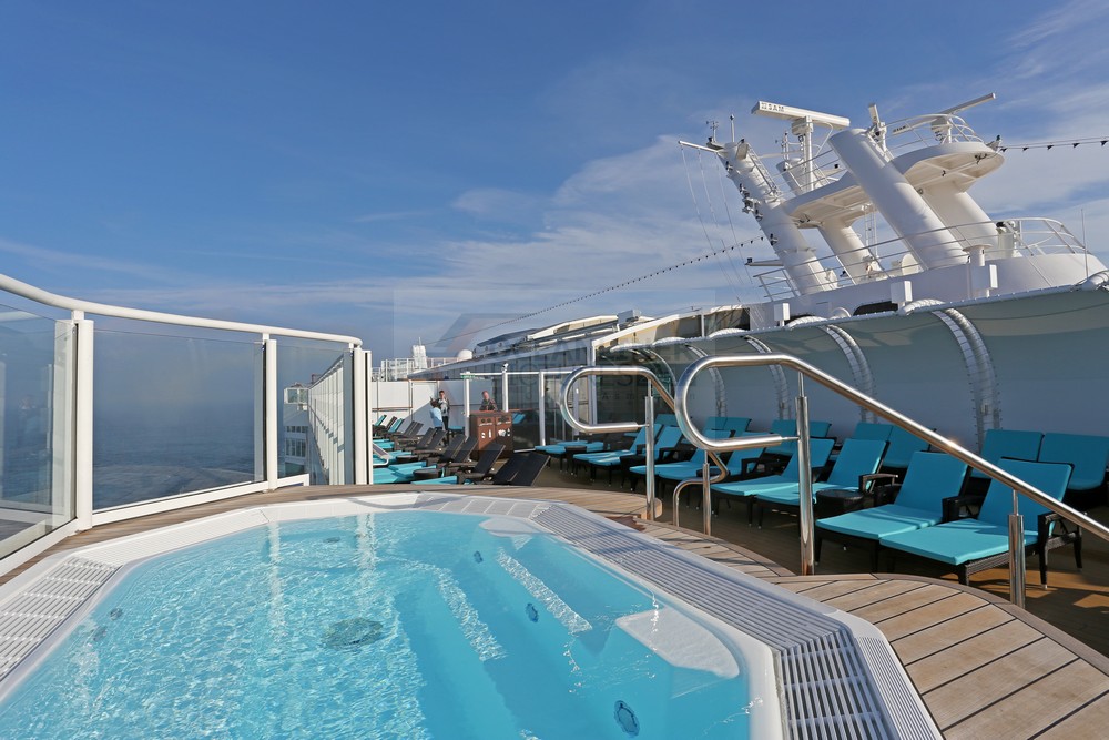 The Haven Sonnendeck mit Whirlpool