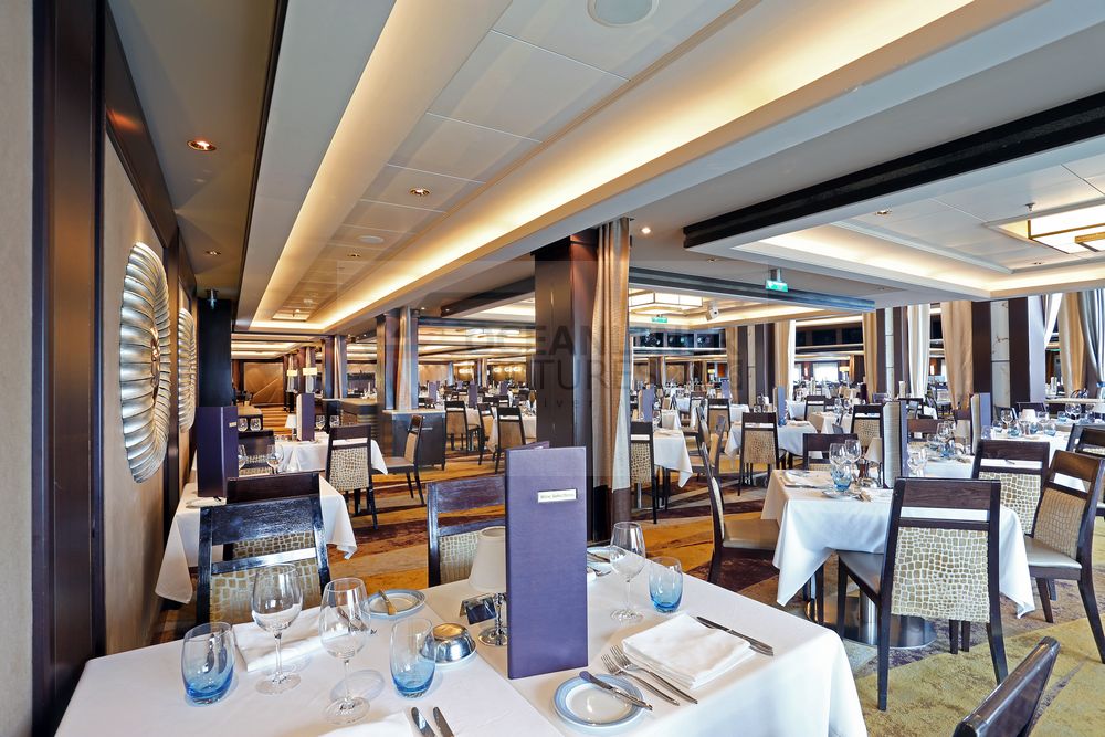 The Manhattan Room Restaurant Norwegian Epic dinner set up