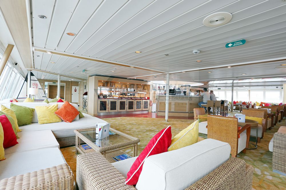 The Waves Yacht Club