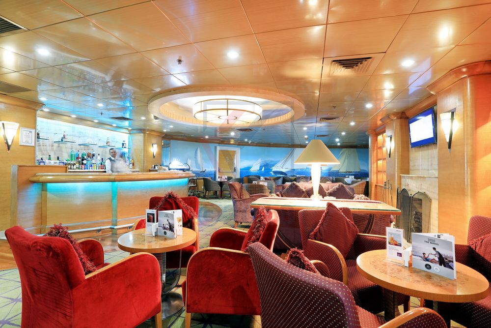 The Waves Yacht Club MS Zenith