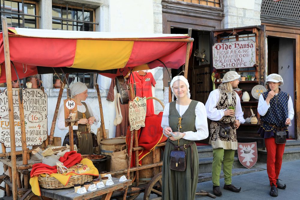 Traditionelle Trachten in der Altstadt von Tallinn
