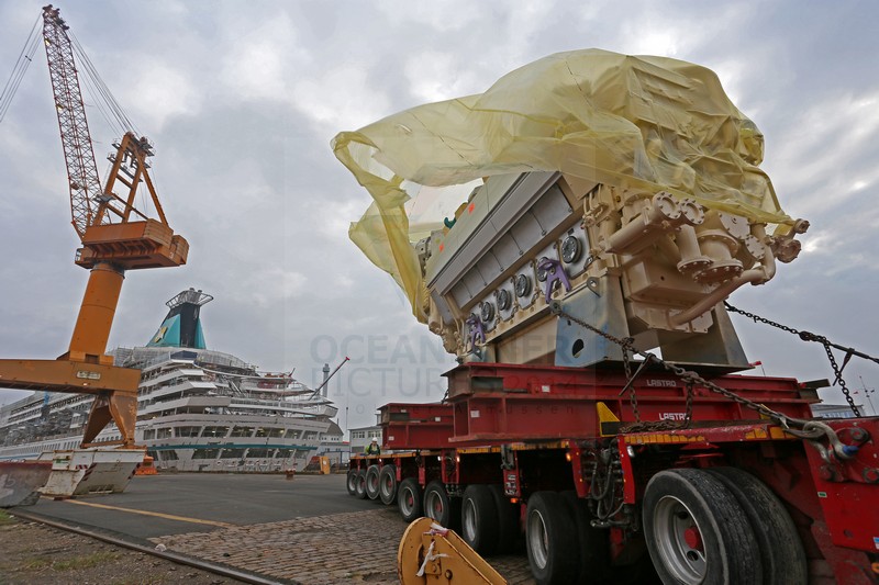 Transport neuer Wartsila 12V32 Motor MS Artania 21.10.2014 Transport neuer Wartsila 12V32 Motor MS Artania 21.10.2014
