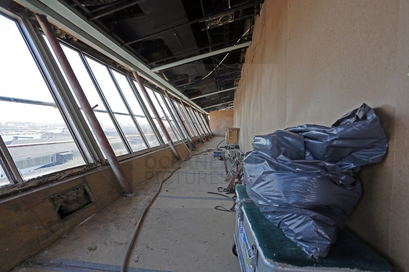 Trennwaende und ausgebaute Panoramascheiben in der Pazifik Lounge Trennwaende und ausgebaute Panoramascheiben in der Pazifik Lounge