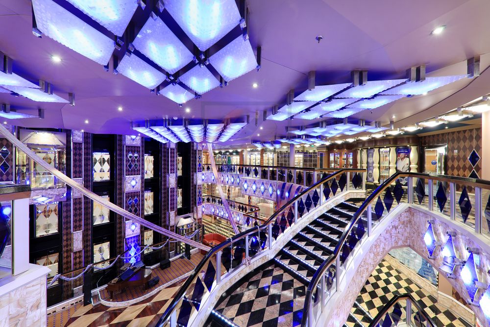 Treppe im Atrium der Costa Favolosa