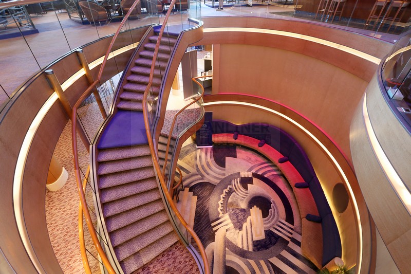 Treppen im Atrium MS Arcadia