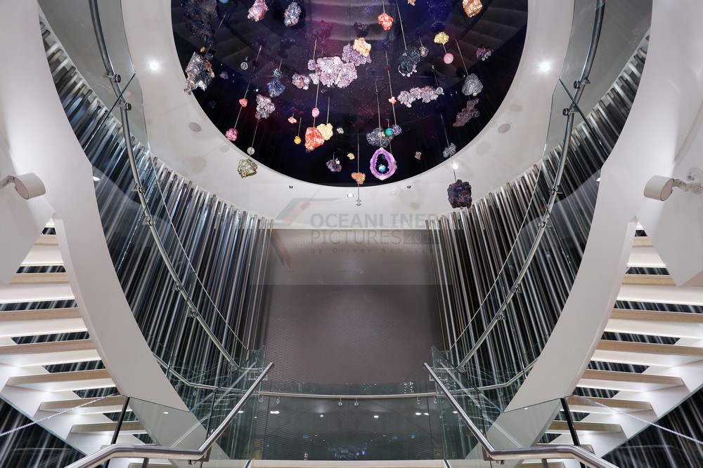 Treppenaufgang Hauptrestaurants Heck Anthem of the Seas