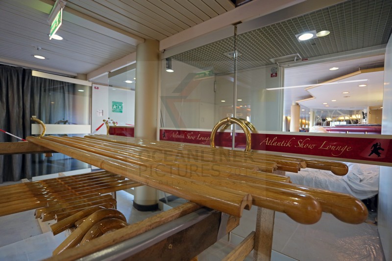 Treppengelaender neu lackiert MS Artania 24.11.2014 Treppengelaender neu lackiert MS Artania 24.11.2014